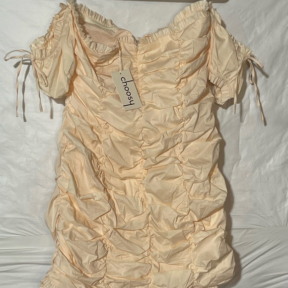 Choosy Peach Off-Shoulder Mini Dress - Picture 5 of 13